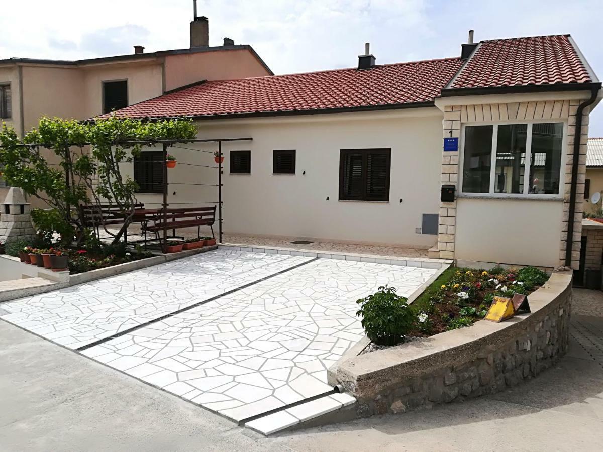סנג' Apartment And Rooms Markovic מראה חיצוני תמונה